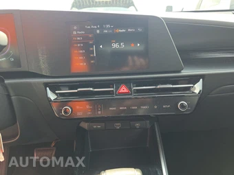 2025 Kia Niro LX - miniatura 11