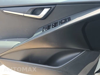 2025 Kia Niro LX - miniatura 9