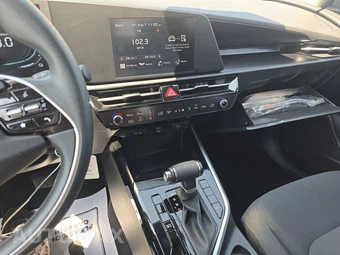 2025 Kia Niro LX - miniatura 11