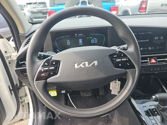 2025 Kia Niro LX - miniatura 10