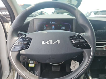 2025 Kia Niro LX - miniatura 10