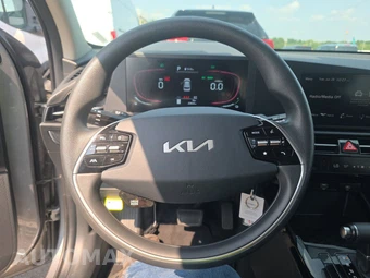 2025 Kia Niro LX - miniatura 10
