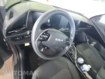 2025 Kia Niro LX - miniatura 10