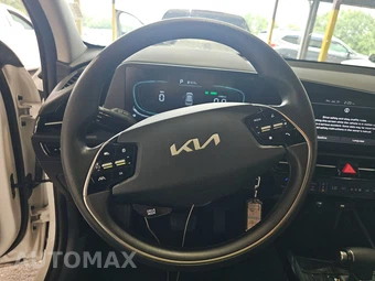 2025 Kia Niro LX - miniatura 10