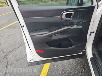 2025 Kia Sorento LX – miniatura 9