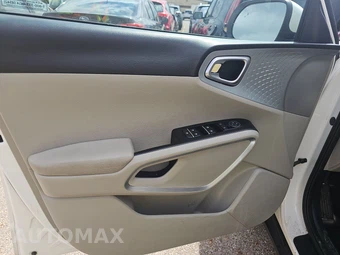 2025 Kia Soul LX - miniatura 9