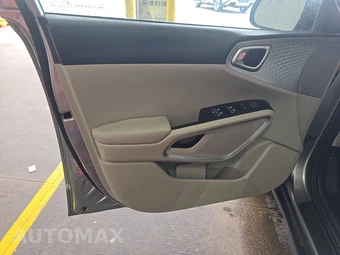 2025 Kia Soul LX - miniatura 9