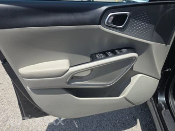 2025 Kia Soul LX - miniatura 9