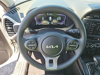2025 Kia Soul LX - miniatura 10