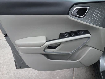 2025 Kia Soul LX - miniatura 9