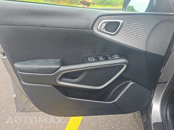 2025 Kia Soul LX - miniatura 9