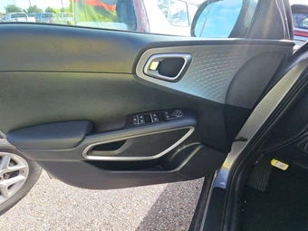 2025 Kia Soul LX - miniatura 9