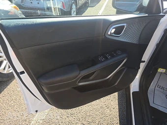 2025 Kia Soul LX - miniatura 9