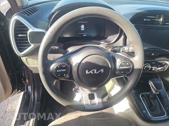 2025 Kia Soul LX - miniatura 10