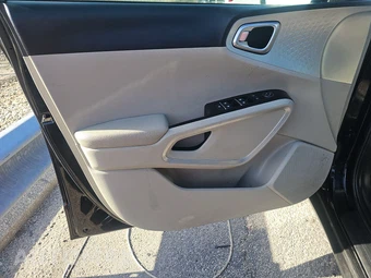 2025 Kia Soul LX - miniatura 9