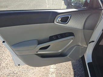 2025 Kia Soul LX - miniatura 9