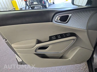 2025 Kia Soul LX - miniatura 9