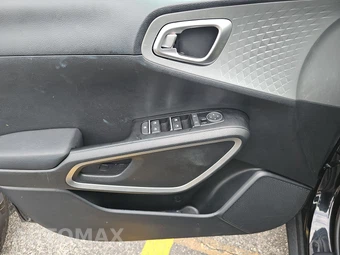 2025 Kia Soul LX - miniatura 9