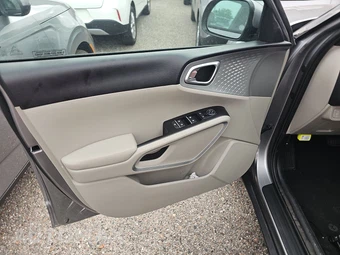2025 Kia Soul LX - miniatura 9