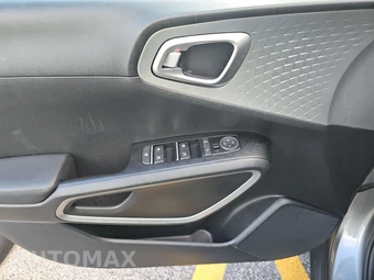 2025 Kia Soul LX - miniatura 9