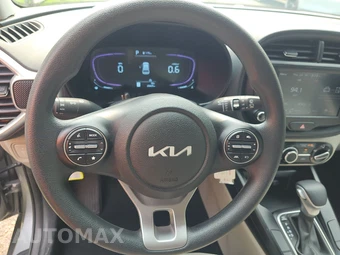 2025 Kia Soul LX - miniatura 10