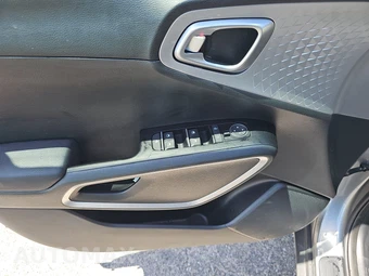 2025 Kia Soul LX - miniatura 9