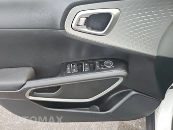 2025 Kia Soul LX - miniatura 9