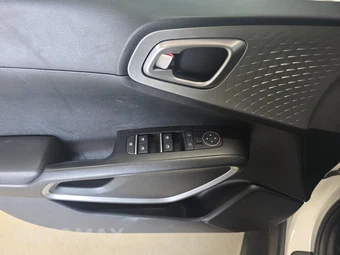 2025 Kia Soul LX - miniatura 9