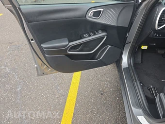 2025 Kia Soul LX - miniatura 9