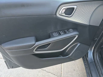 2025 Kia Soul LX - miniatura 9