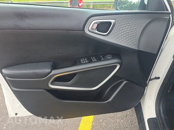 2025 Kia Soul LX - miniatura 9