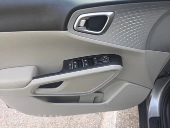2025 Kia Soul LX - miniatura 9