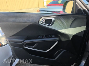 2025 Kia Soul LX - miniatura 9