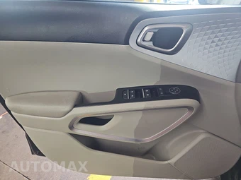 2025 Kia Soul LX - miniatura 9