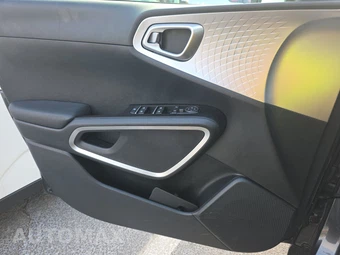 2025 Kia Soul LX - miniatura 9