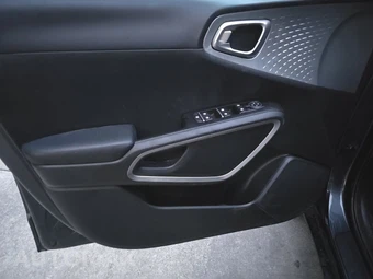 2025 Kia Soul LX - miniatura 9