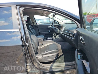 2025 Kia Sportage EX - miniatura 8