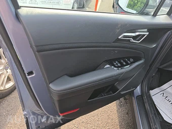 2025 Kia Sportage EX - miniatura 9