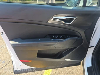 2025 Kia Sportage EX - miniatura 9
