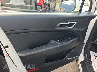2025 Kia Sportage Hybrid LX - miniatura 9