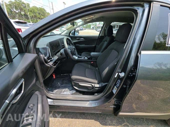 2025 Kia Sportage LX - miniatura 6