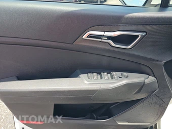 2025 Kia Sportage LX - miniatura 9