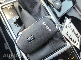 2025 Kia Sportage SX-Prestige - miniatura 8