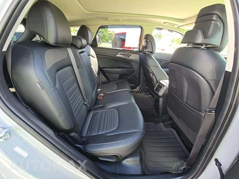 2025 Kia Sportage SX-Prestige - miniatura 13