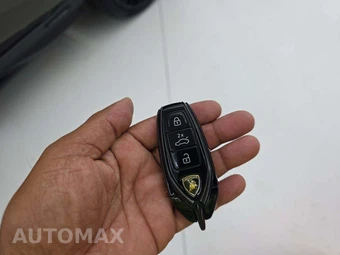 2025 Lamborghini Urus SE – miniatura 8