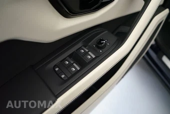 2025 Lamborghini Urus SE - miniatura 28