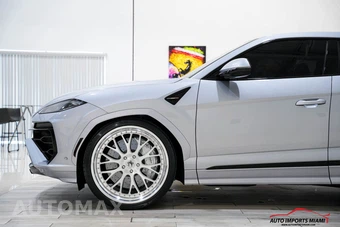 2025 Lamborghini Urus SE - miniatura 12