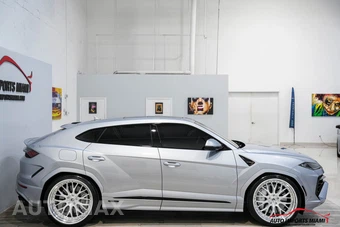 2025 Lamborghini Urus SE - miniatura 23