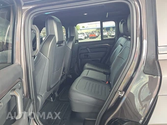 2025 Land Rover Defender 110 OCTA Edition One – miniatura 13