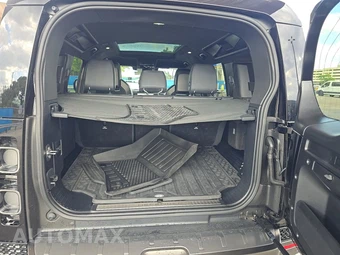 2025 Land Rover Defender 110 OCTA Edition One – miniatura 16